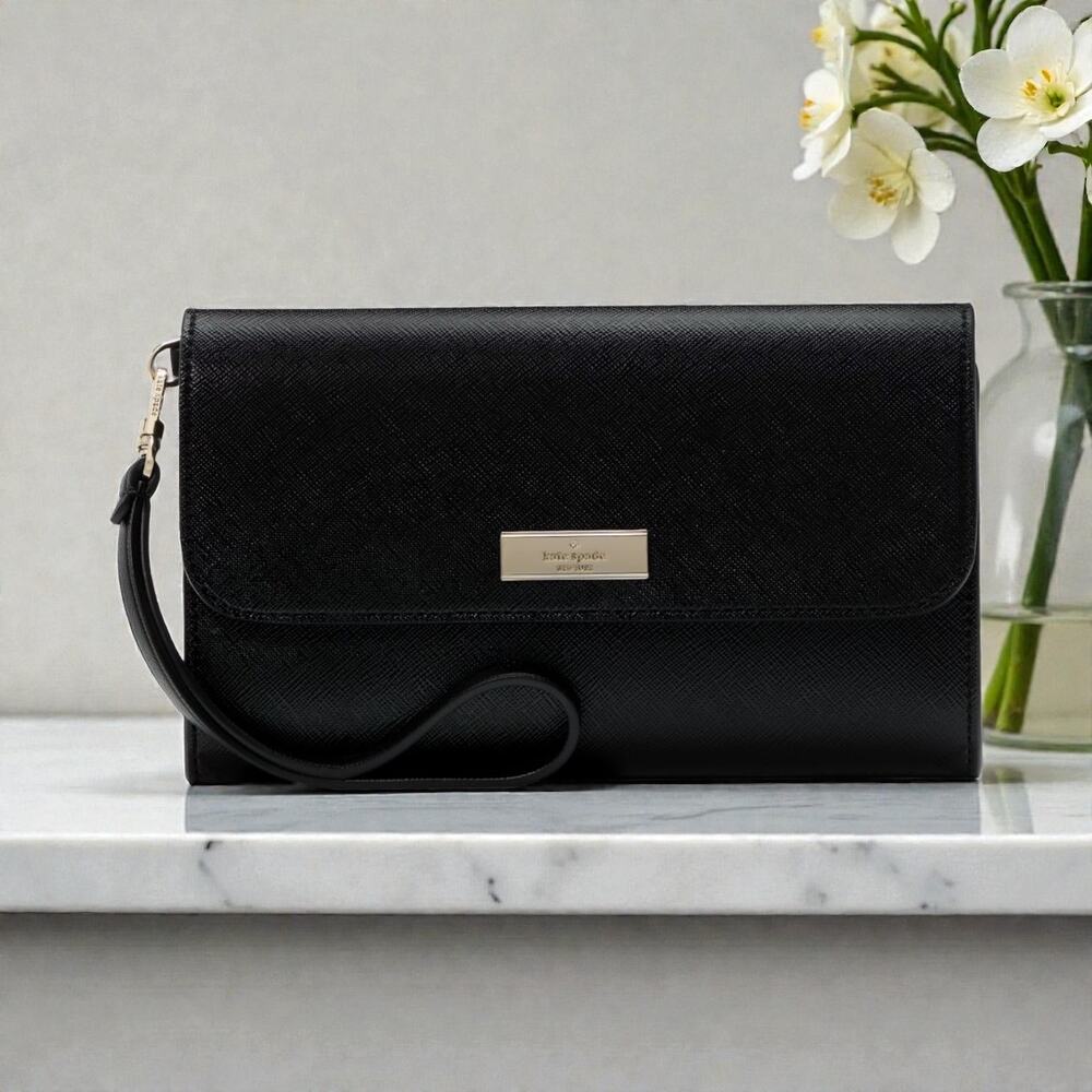 Kate Spade Kenzie Boxed Medium Flap Wristlet in Black KK044